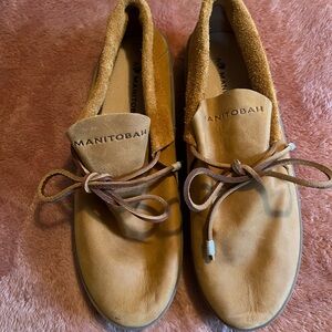 Manitobah leather moccasins size 39 or 8